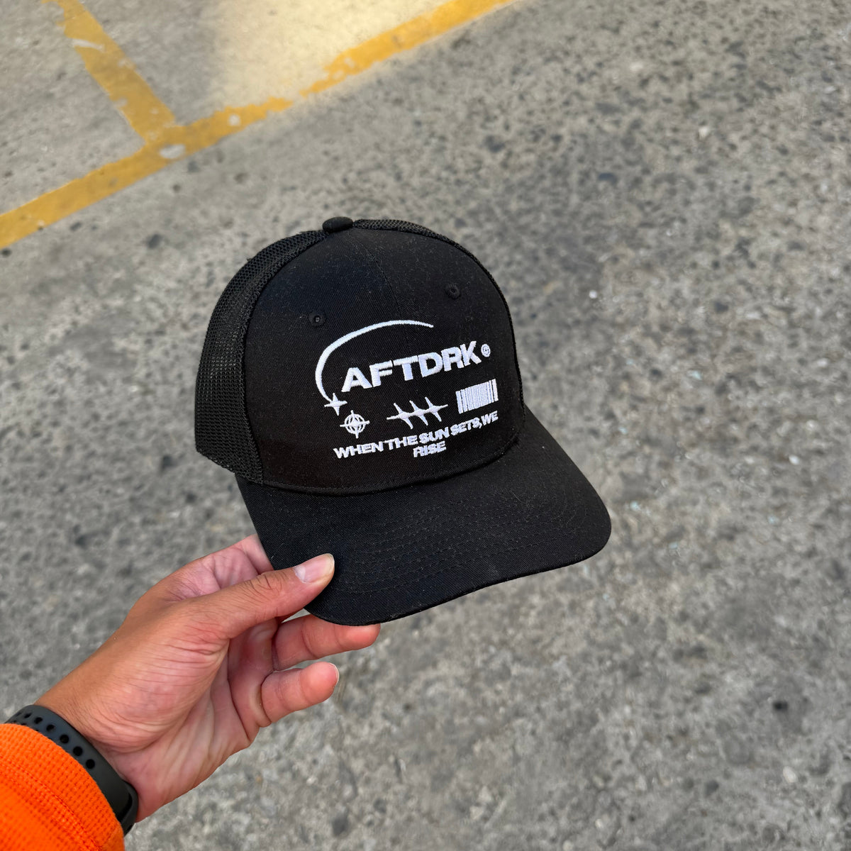 V1 TRUCKER HAT